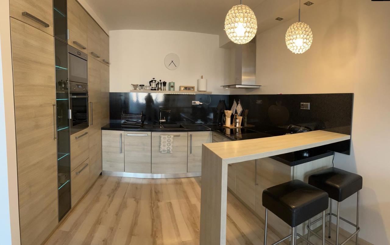 Apartment Modern 2 Apt With Free Parking And Wi-fi, Self Check-in