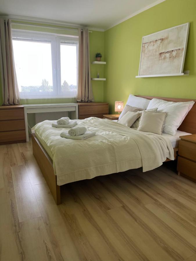 Modern 2 Apt With Free Parking And Wi-fi, Self Check-in * Bratislava