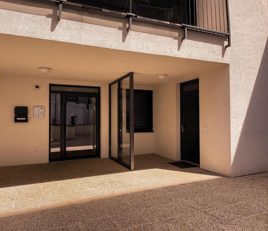 Elegant Escape I - Centre Apartment