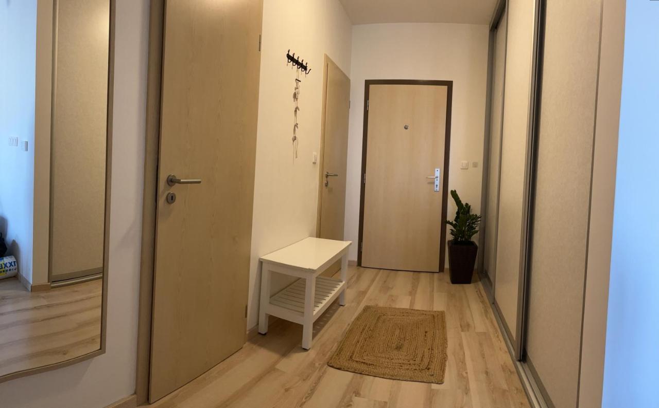 Apartment Modern 2 Apt With Free Parking And Wi-fi, Self Check-in *
