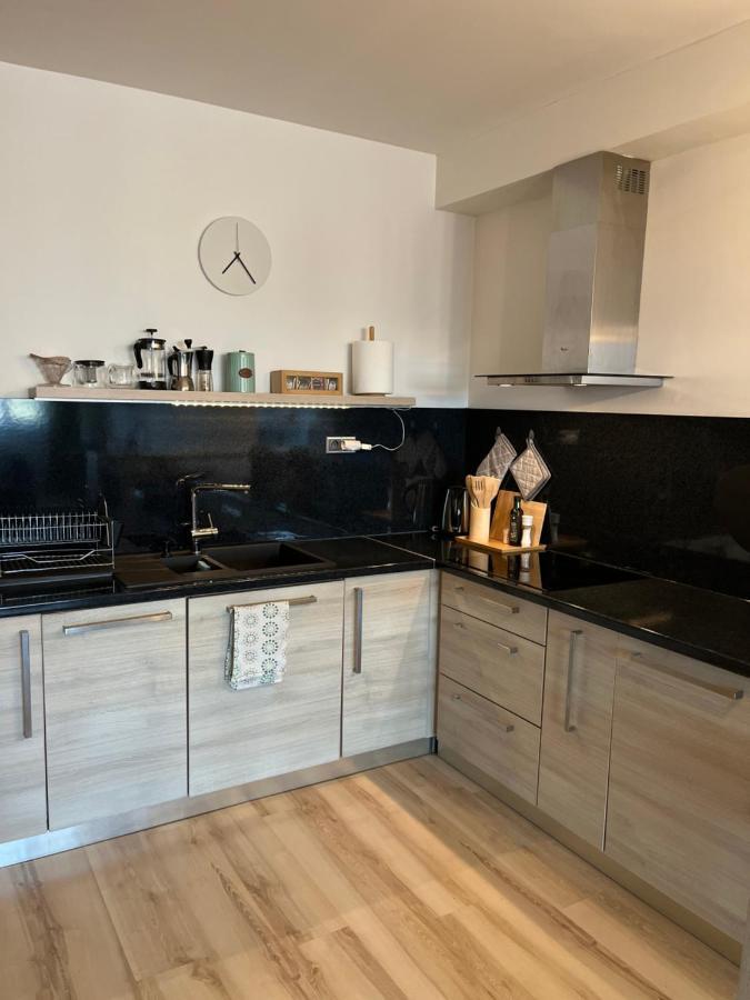 Apartment Modern 2 Apt With Free Parking And Wi-fi, Self Check-in
