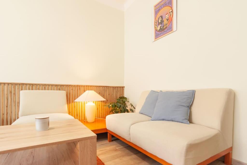 Vysoka Emf/stp Apartment *