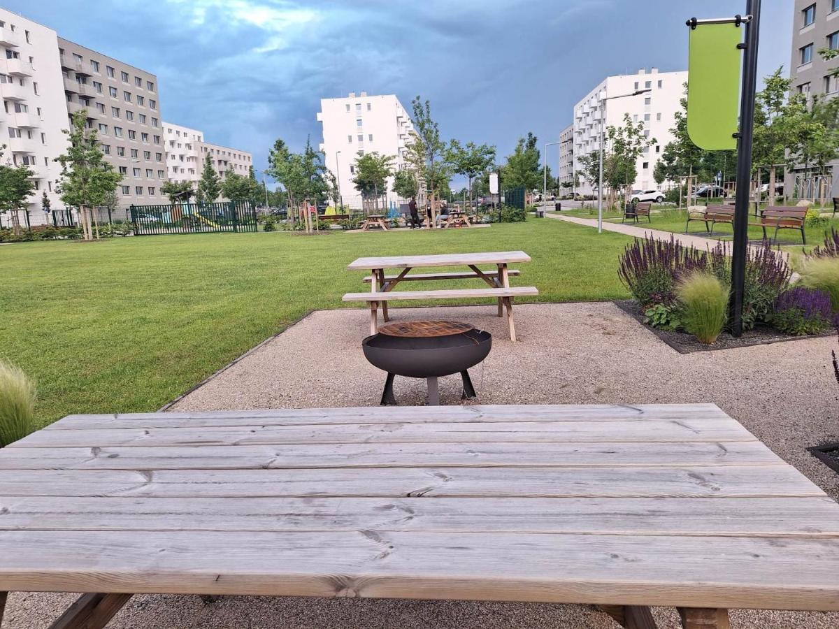 Apartment Large 75 M2 Next To Airport - Free Parking Bratislava