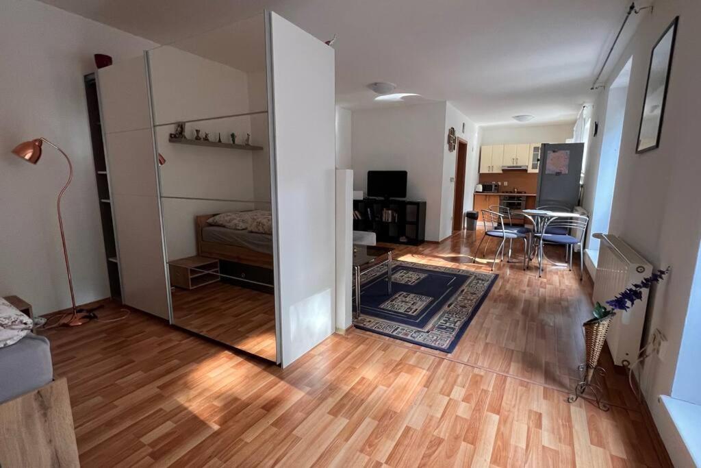 2 Apartment, Near Nivy Centrum * Bratislava