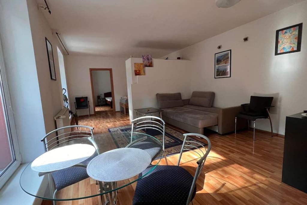 2 Apartment, Near Nivy Centrum * Bratislava