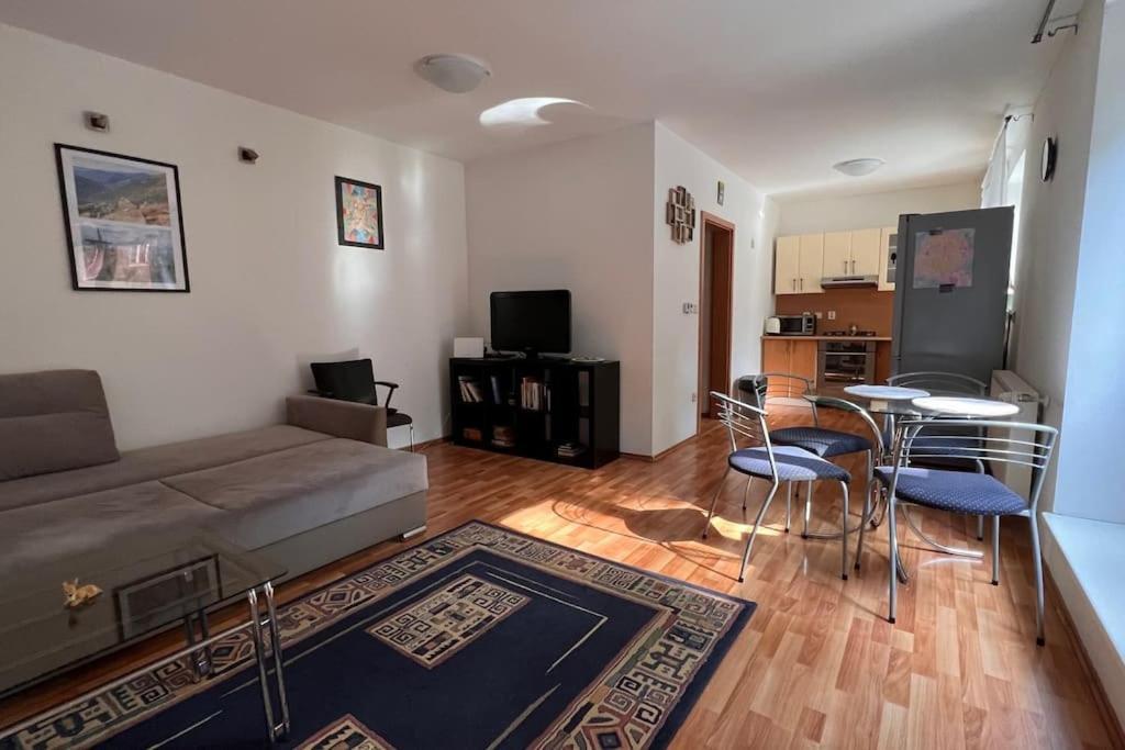 2 Apartment, Near Nivy Centrum Apartment