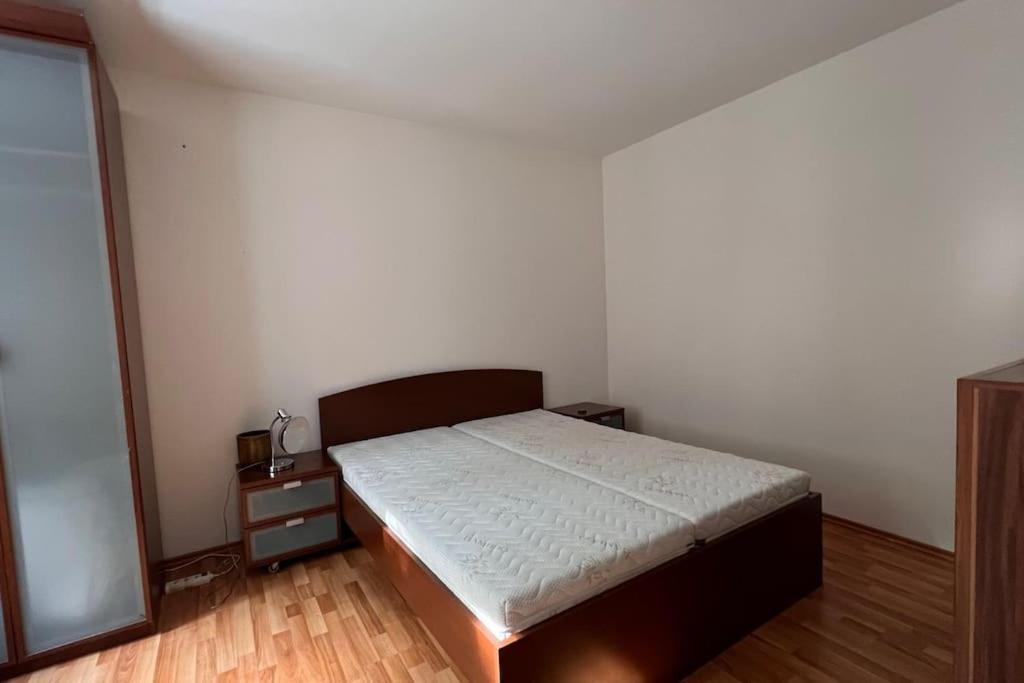 2 Apartment, Near Nivy Centrum Apartment Bratislava