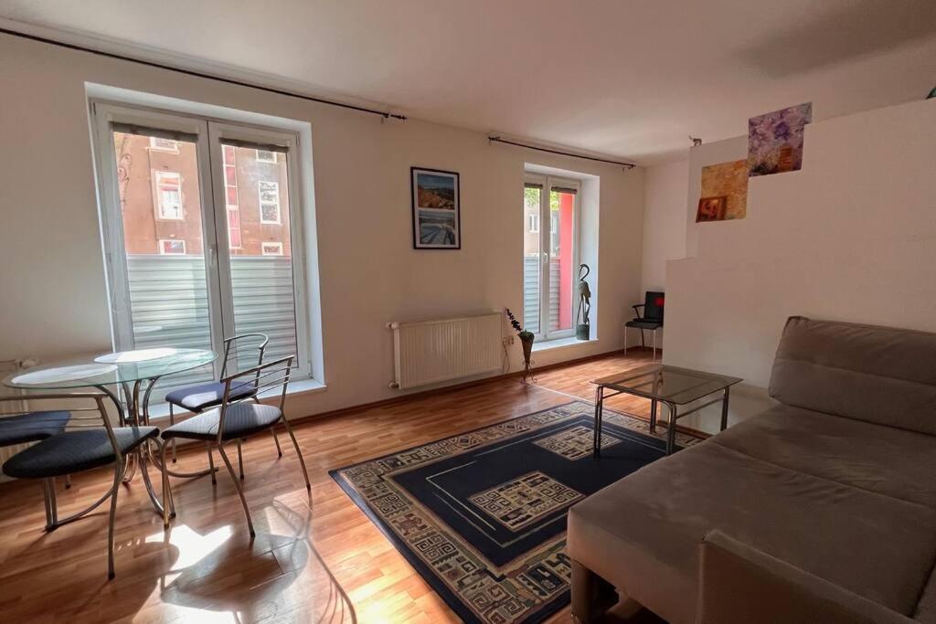 2 Apartment, Near Nivy Centrum * Bratislava