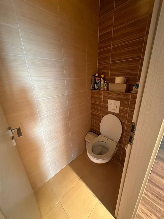 Stresny Apartman S Terasou Tomasikova Apartment *