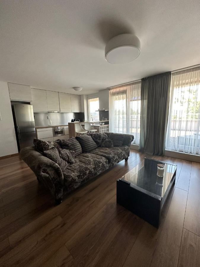 Stresny Apartman S Terasou Tomasikova Bratislava