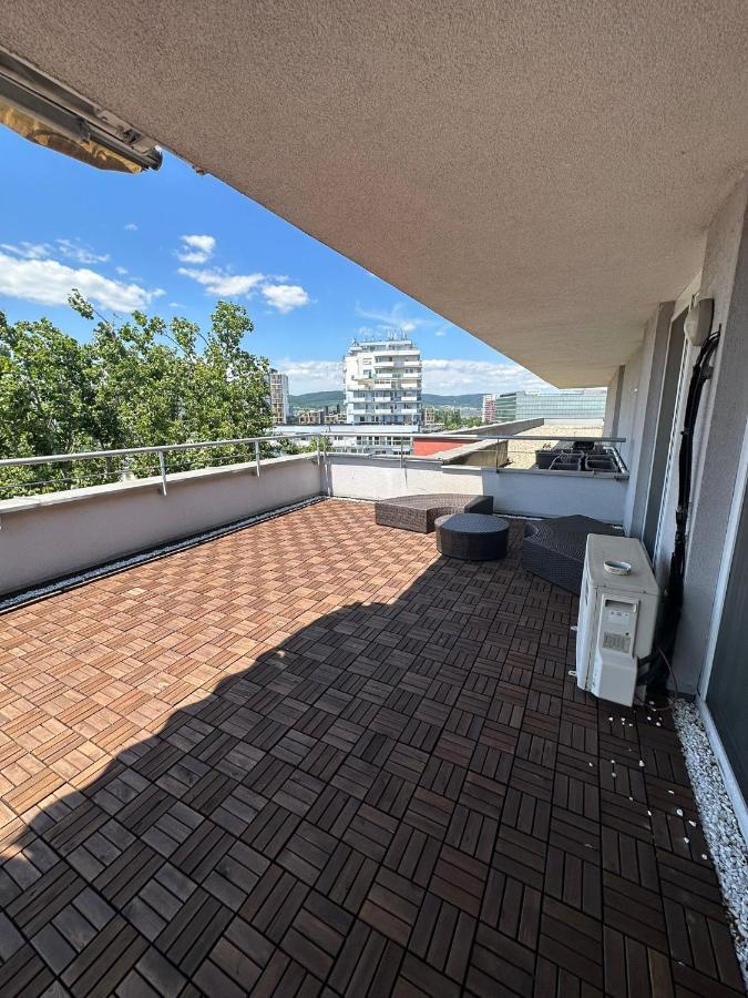 Apartment Stresny Apartman S Terasou Tomasikova