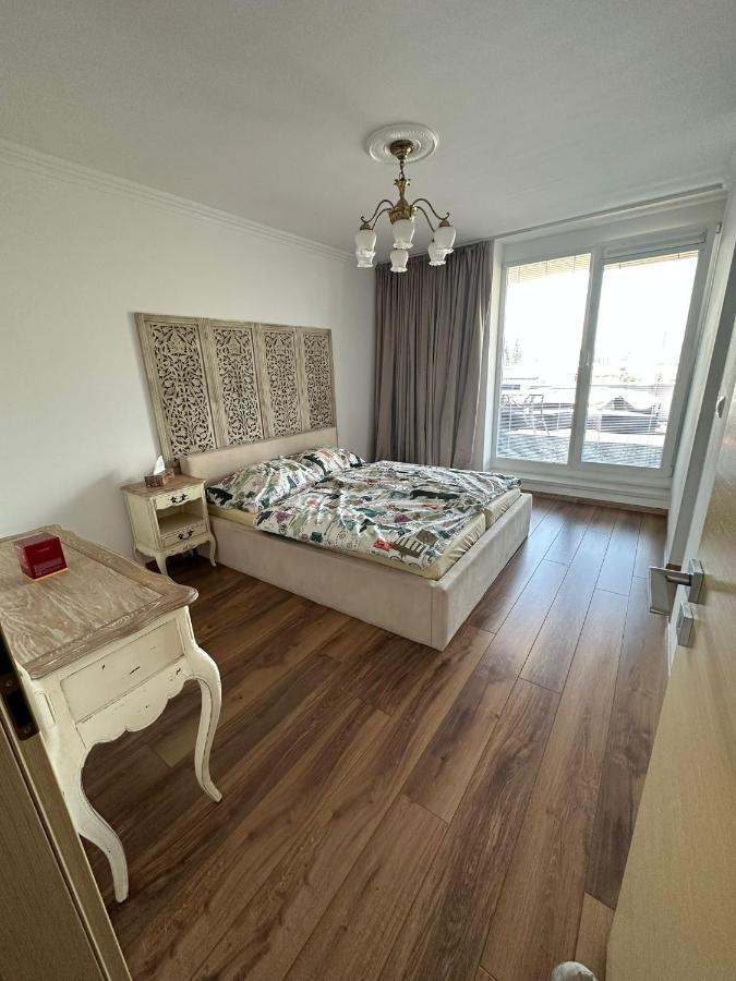 Stresny Apartman S Terasou Tomasikova * Bratislava