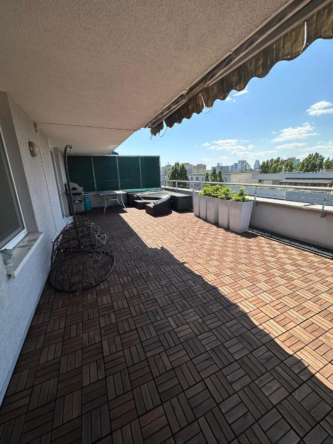 Stresny Apartman S Terasou Tomasikova Apartmán