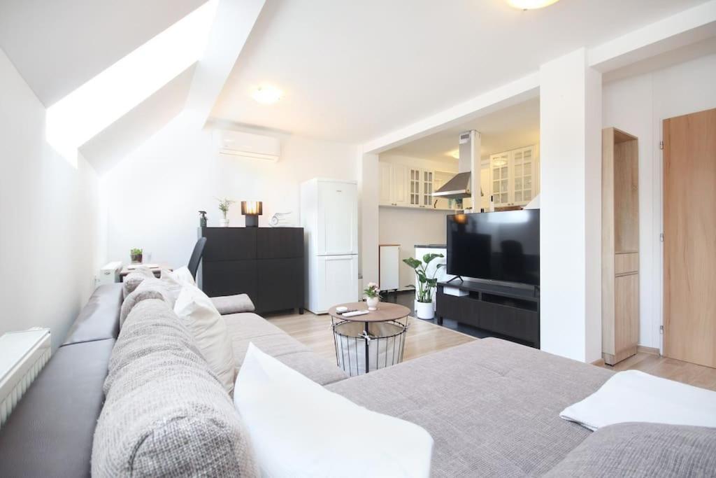 Old Town Sunrise Apartment Bratislava