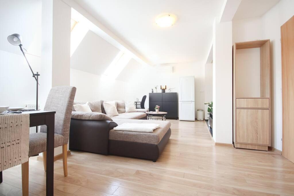 Old Town Sunrise Apartment Bratislava