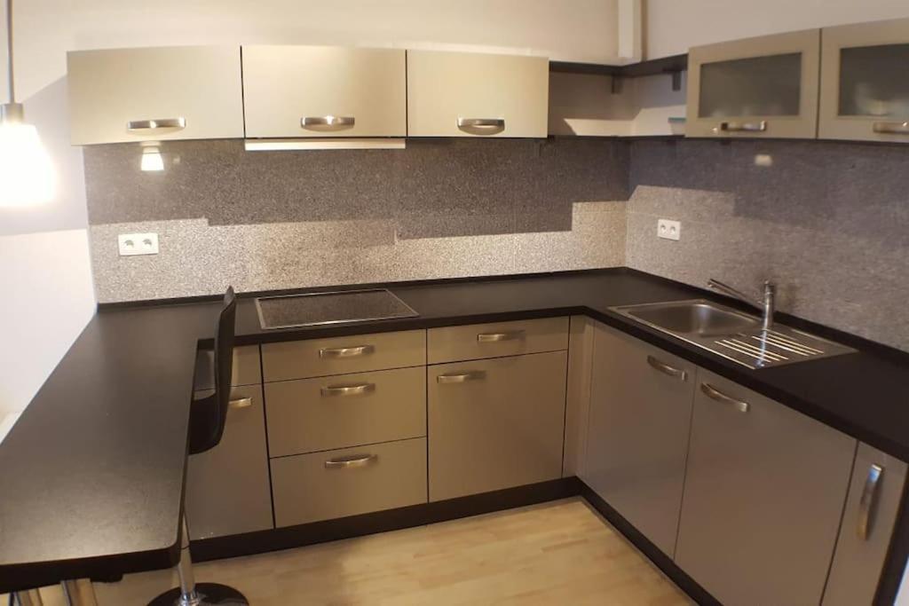 Apartment Comfy In 3 Towers Bratislava