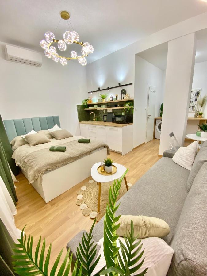 Brand New Design Emerald - Old Town A/c
