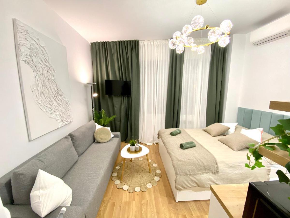 Brand New Design Emerald - Old Town A/c