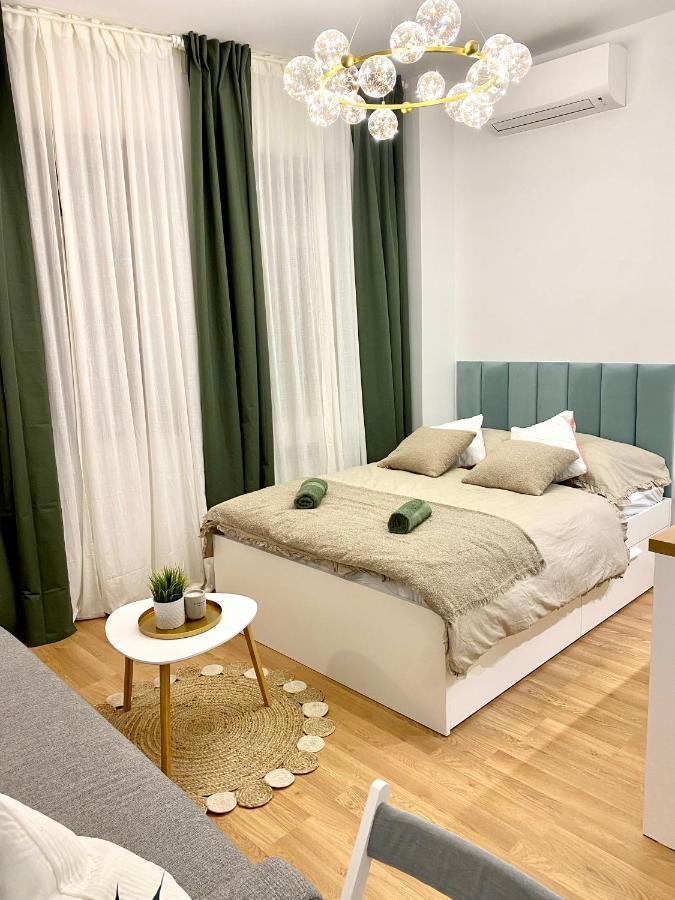 Brand New Design Emerald - Old Town A/c *
