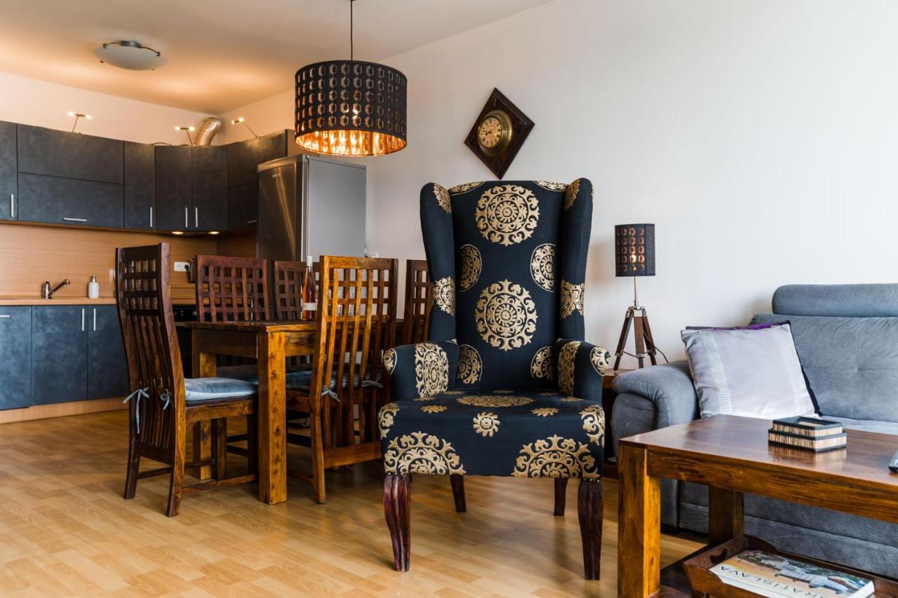 Comfy On The 20th Floor & Free Parking Apartment