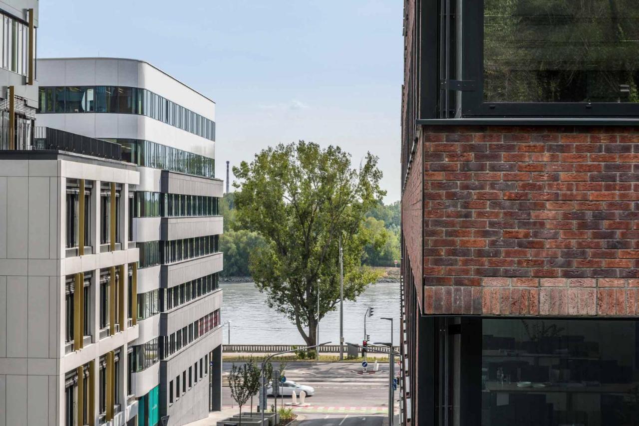 Luxury W/ River View + Private Parking