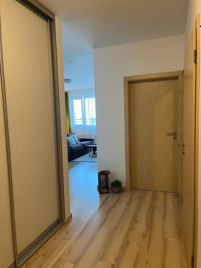 Modern 2 Apt With Free Parking And Wi-fi, Self Check-in *