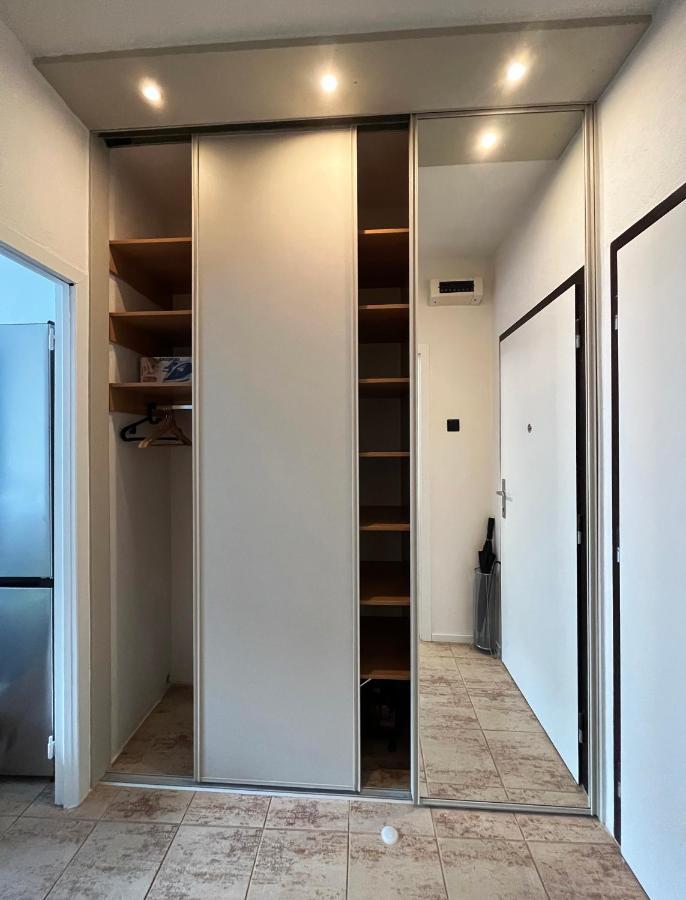 New Cozy Studio, Ac & Free Private Parking