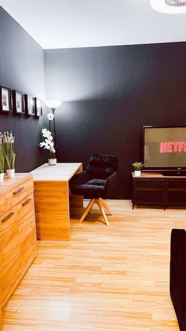 Moderny S Parkovanim Apartment