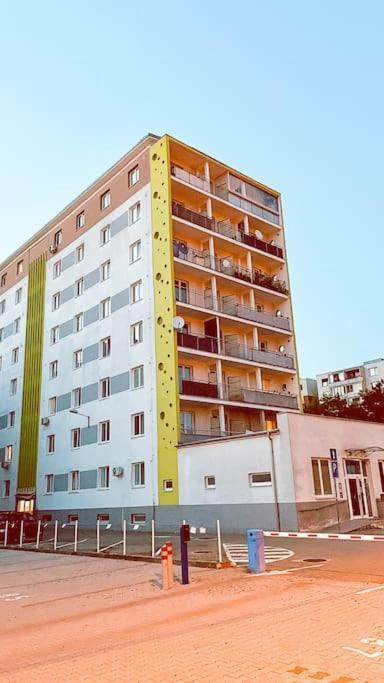 Moderny S Parkovanim * Bratislava