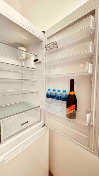 Moderny S Parkovanim Apartment
