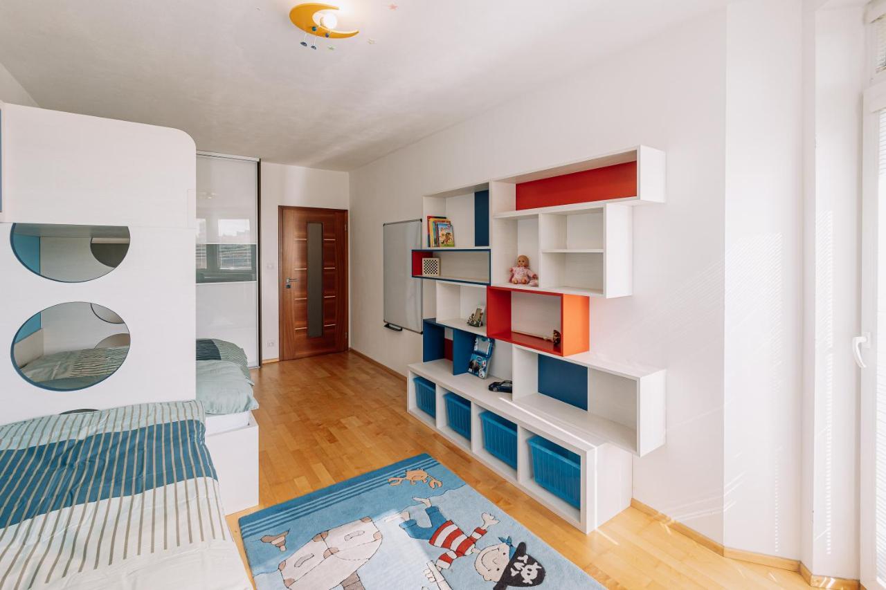 Apartment Family Parking Slot Included! Bratislava