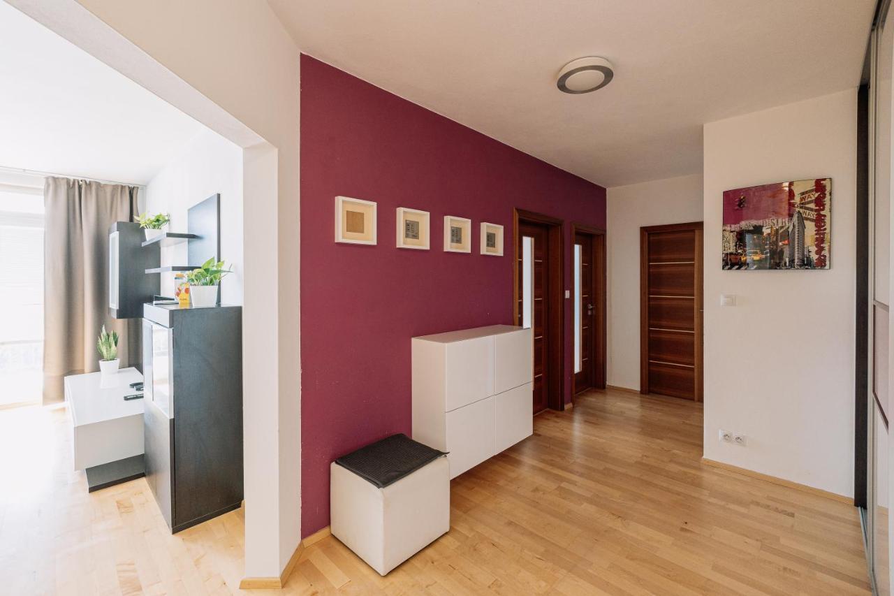 Apartment Family Parking Slot Included! Bratislava