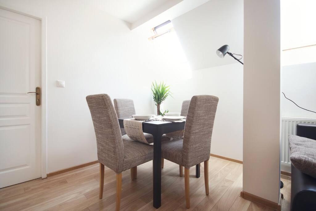 Old Town Sunrise Apartment *
