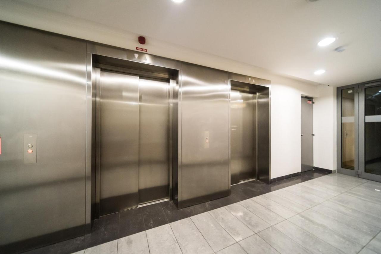 Comfy On The 20th Floor & Free Parking Apartment