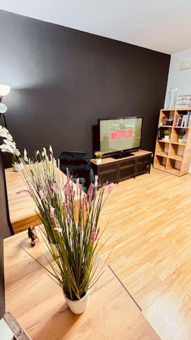 Moderny S Parkovanim Apartment