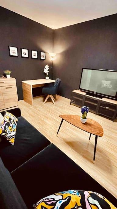 Moderny S Parkovanim Apartment