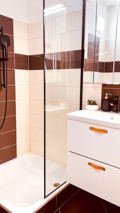 Moderny S Parkovanim Apartment Bratislava