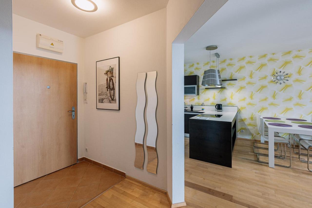 Family Parking Slot Included! Apartment *