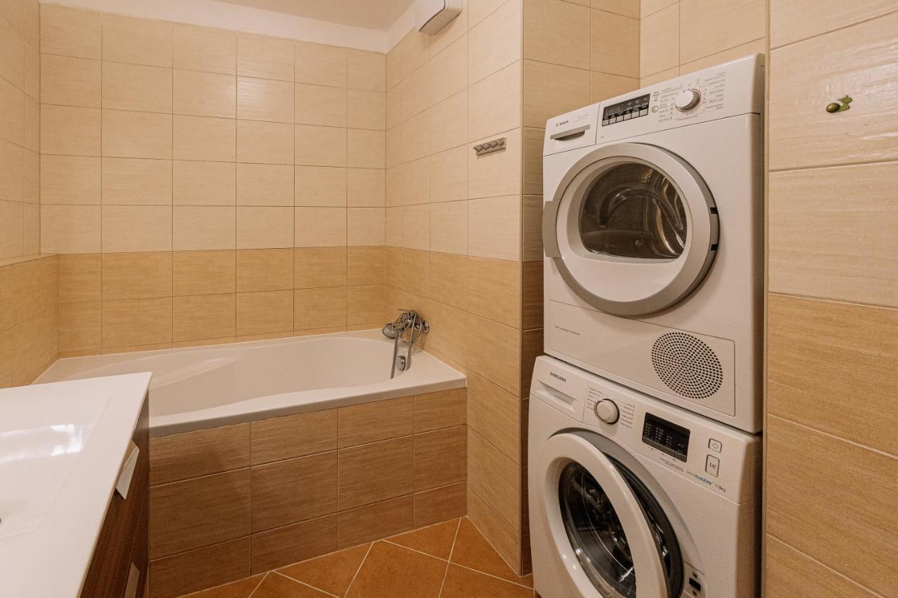 Apartment Family Parking Slot Included! Bratislava