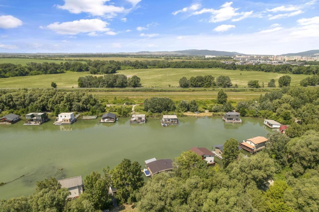The Root Your Charming Floating Villa Bratislava