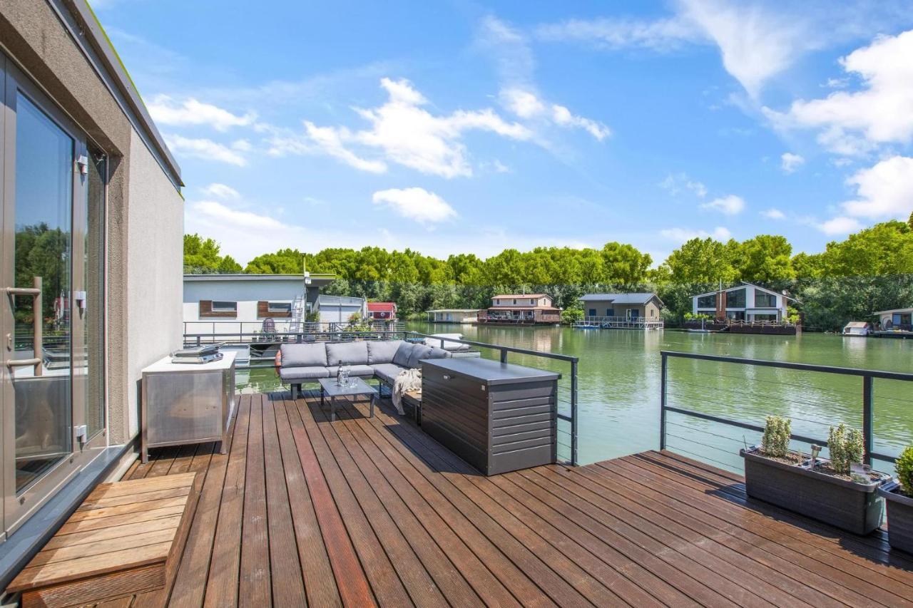 The Root Your Charming Floating Villa Bratislava
