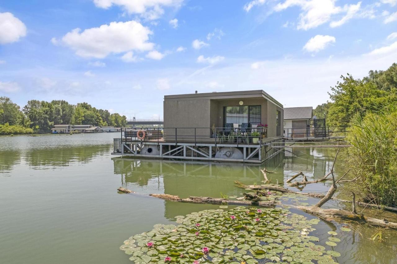 Villa The Root Your Charming Floating