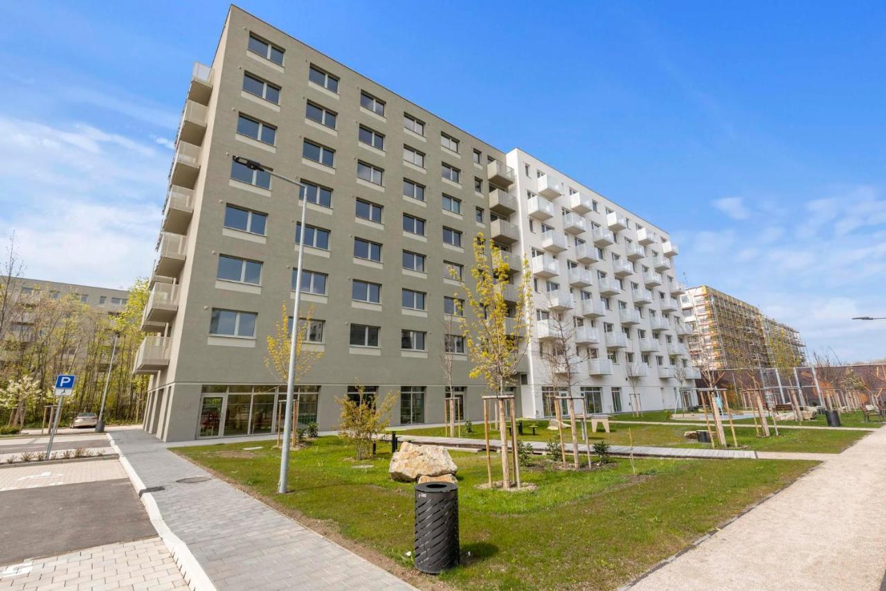 Large 75 M2 Next To Airport - Free Parking Bratislava
