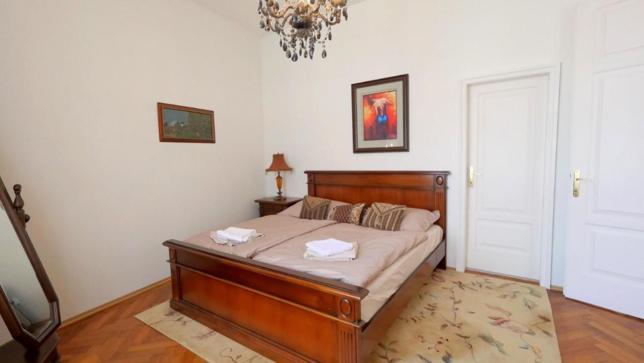 Velky 3i Apartman V Centre Mesta * Pressburg