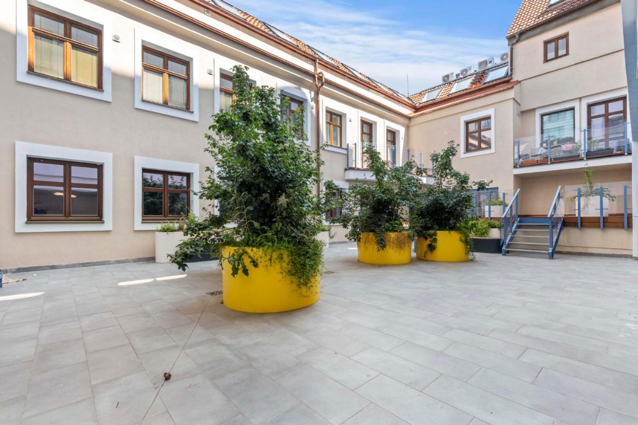 Be A Neighbour To A President Apartment