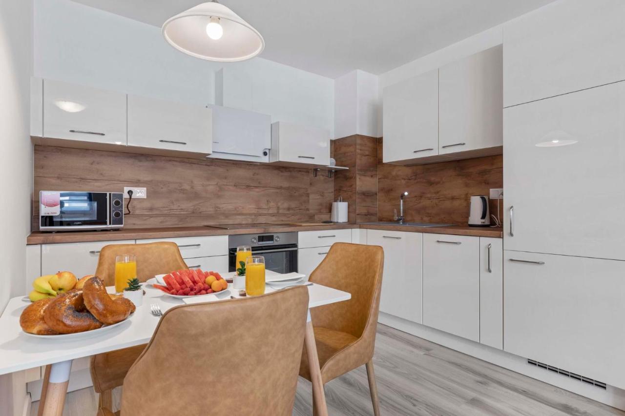 Be A Neighbour To A President Apartment