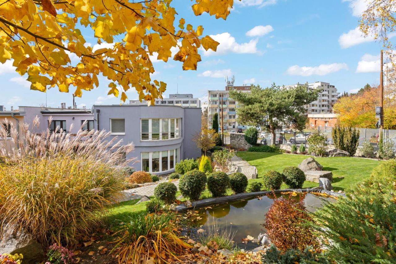 Family With Garden View Apartment