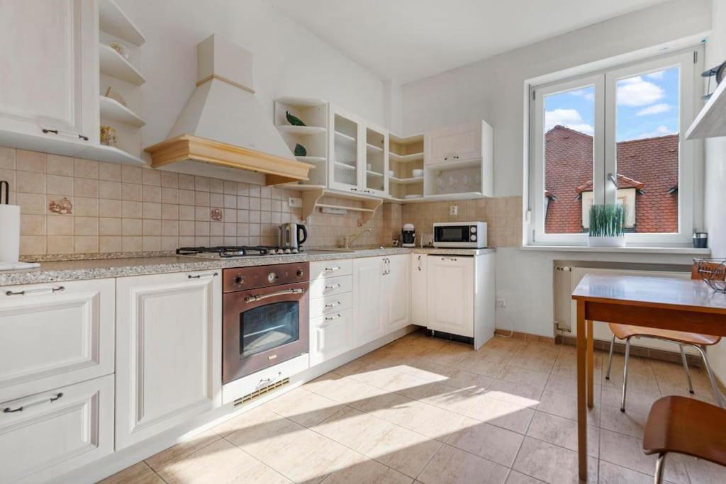 Exclusive In Centre Apartment Pressburg