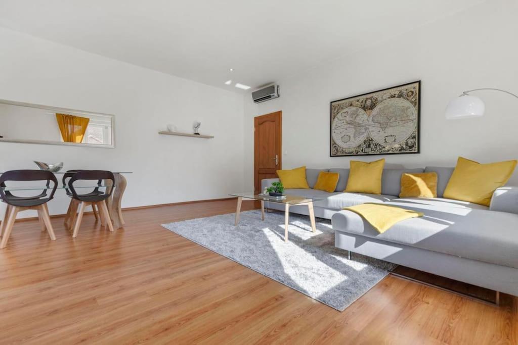 Exclusive In Centre Apartment Pressburg