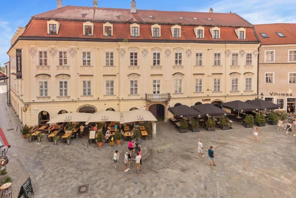 Exclusive In Centre * Pressburg